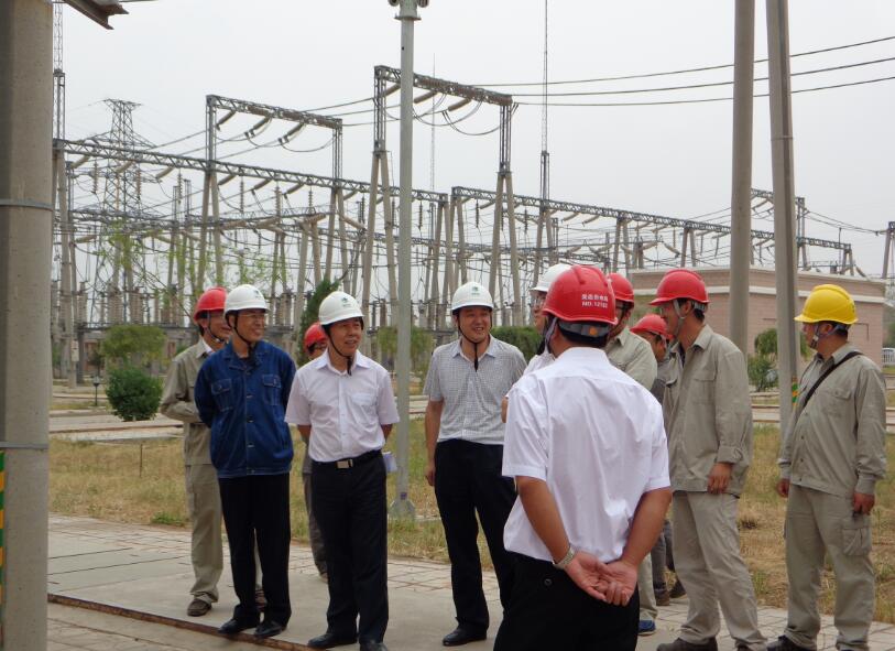宁夏电力公司房喜副总经理参观220kV小坝变电站多维智能远程巡检系统